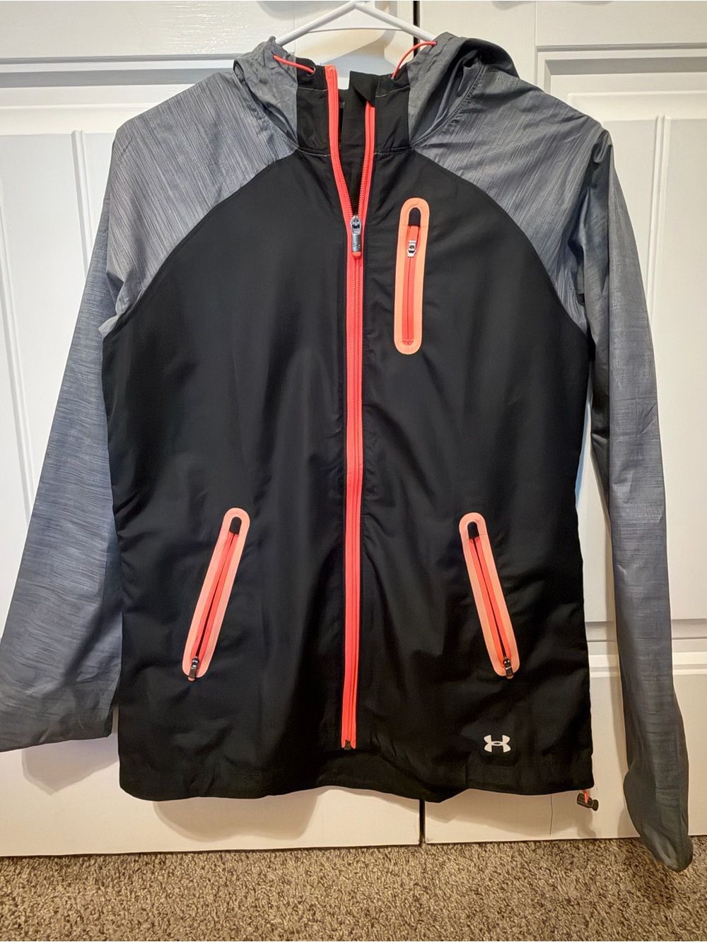 Women’s Under Armour Lightweight Rain Jacket Size Small Like New